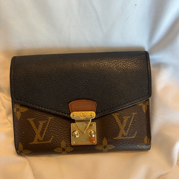 Louis Vuitton Accessories - LV Pallas Wallet black